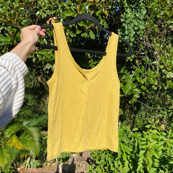 Cropped Ribbed Tank - Picture 2 of 3